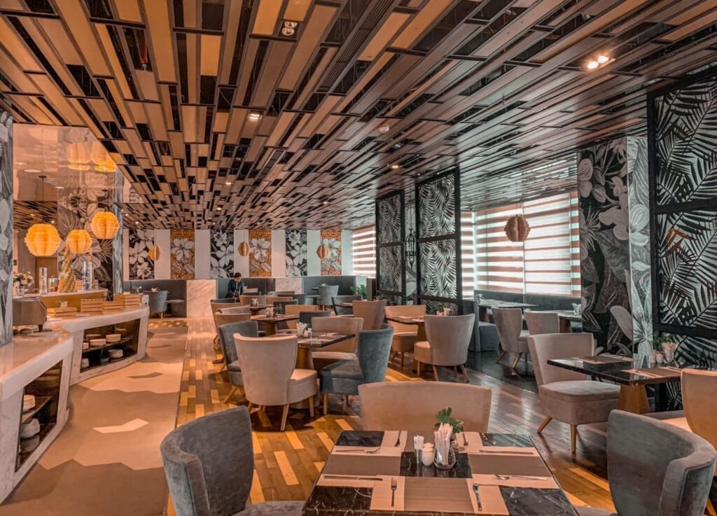 hoa minh vao lan nuoc trong xanh tai quinter central nha trang 16 1647783075